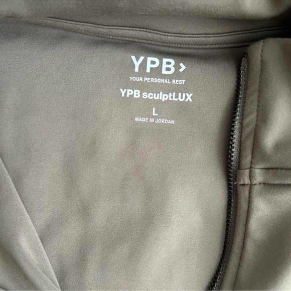 Flare Leggings and Defined Zip Up Set - Picture 7 of 10